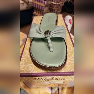 The Brighton NWB 9 MINT LEATHER "OBSESS" Sandal